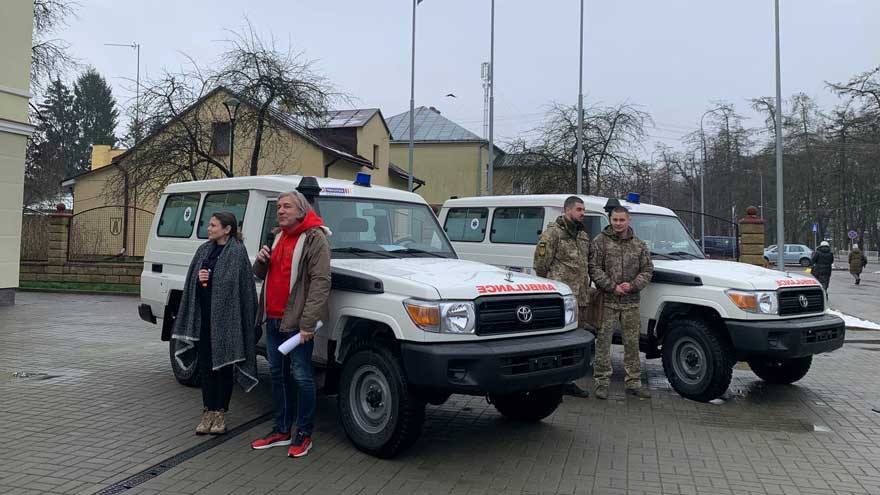 Дві Toyota для евакуації поранених